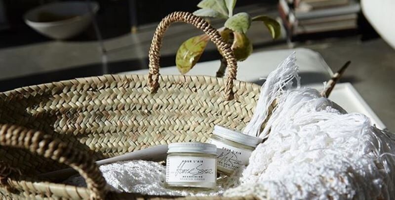 pour l'air candles